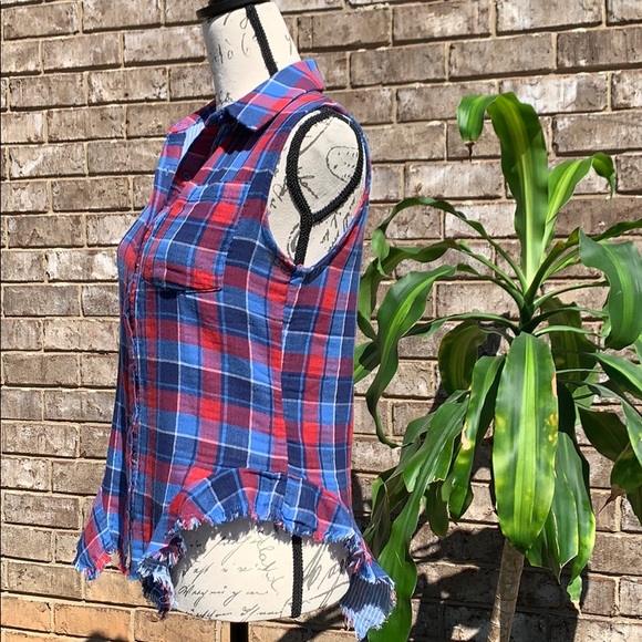 ✨💙❤️NEW❤️💙✨ Raw Edge Red and Blue Plaid Tank Top - Picture 4 of 8
